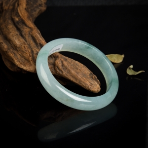 58.5mm糯冰种飘花翡翠光面平安镯