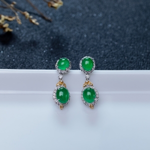 18K金镶钻糯冰种翠色翡翠耳坠