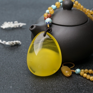 鸡油黄金绞蜜随形项链