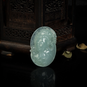 糯冰种晴水翡翠观音吊坠