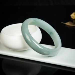 57.5mm糯种飘花翡翠手镯