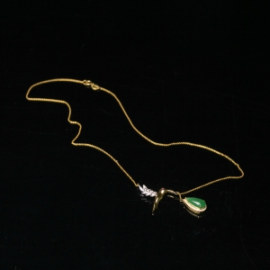 18K金镶钻糯种翠色翡翠锁骨链