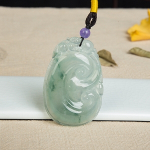 糯冰种飘花翡翠如意吊坠