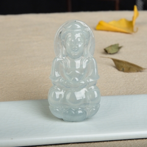 糯冰种翡翠观音吊坠
