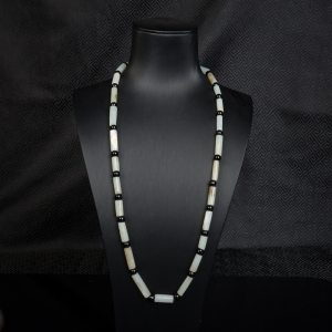 山料俏色和田玉桶珠多圈手串