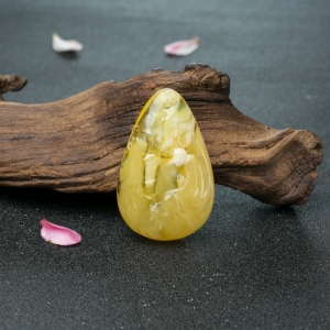 鸡油黄金绞蜜悟道吊坠