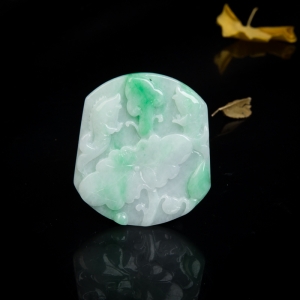 糯种飘翠翡翠年年有余吊坠