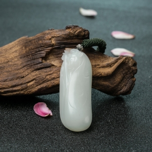 山料和田白玉美女吊坠