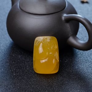 鸡油黄蜜蜡葫芦吊坠