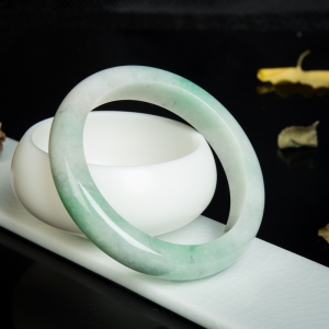 58mm豆种飘翠翡翠平安镯