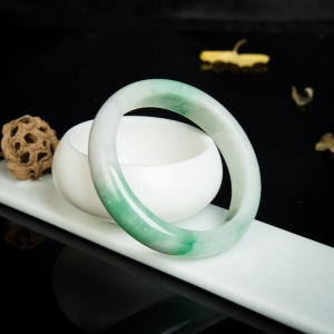 57.5mm豆种飘翠翡翠平安镯