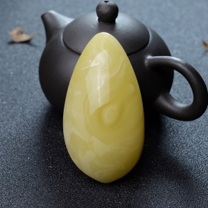 柠檬黄蜜蜡随形吊坠