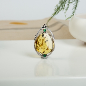 银镶琥珀吊坠