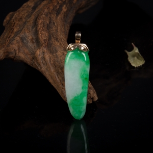18K糯种飘翠翡翠福瓜吊坠