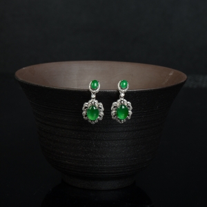 糯冰种阳绿翡翠耳坠