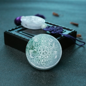 糯种飘花翡翠镂雕幸福如意车挂