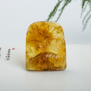 棕珀年年有余吊坠