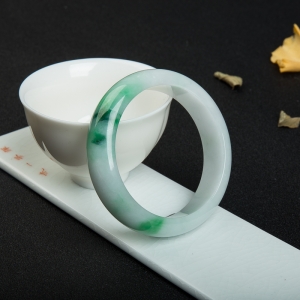 58mm糯种带翠翡翠手镯