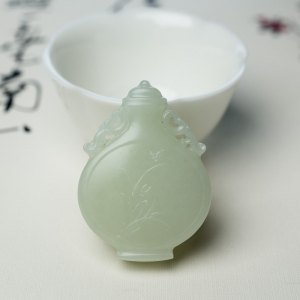 山料和田白玉花瓶吊坠