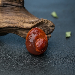 柿子红南红蝶恋花吊坠