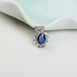 18k皇家蓝蓝宝石刻面吊坠