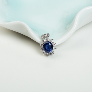 18k皇家蓝蓝宝石刻面吊坠