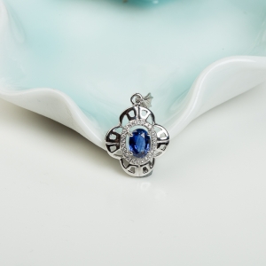 18k皇家蓝蓝宝石刻面吊坠