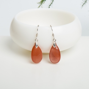 樱桃红南红随形耳坠