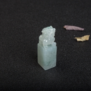 糯冰种飘花翡翠貔貅印章