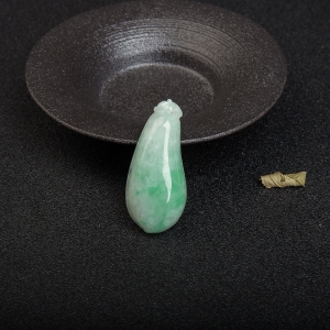 豆种飘翠翡翠福瓜吊坠