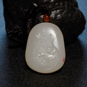 山料和田白玉亭亭玉立吊坠