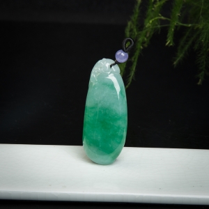 糯种飘翠翡翠福瓜吊坠