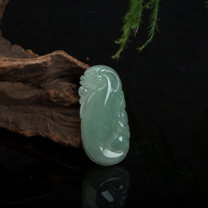 糯种浅绿翡翠福寿吊坠