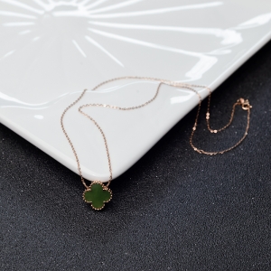 18K金镶山料和田碧玉四叶草项链