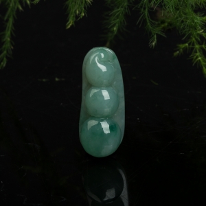 糯种飘翠翡翠连中三元吊坠
