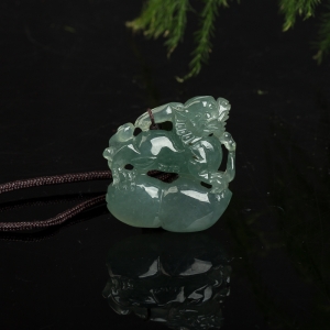 糯冰种蓝绿翡翠生意兴隆吊坠