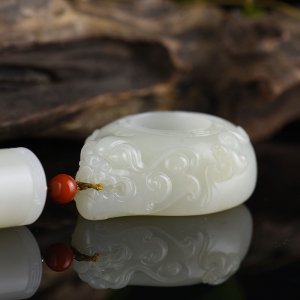 籽料和田白玉貔貅手把件