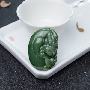 山料和田碧玉貔貅吊坠