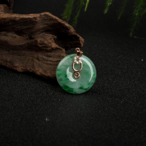 银镶豆种飘翠翡翠平安扣吊坠