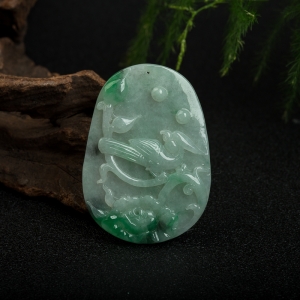 豆种飘翠翡翠吉祥吊坠