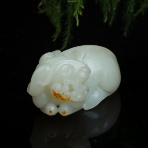 籽料俏色和田玉样样如意摆件