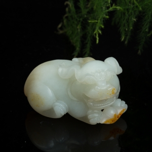 籽料俏色和田玉貔貅摆件