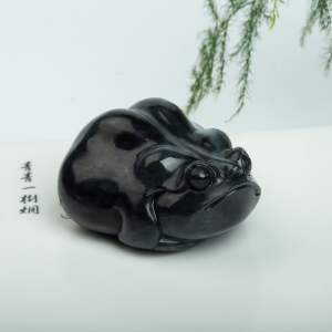 籽料和田青花玉金蟾摆件