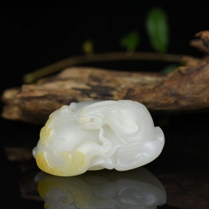 籽料俏色和田玉马上封侯手把件