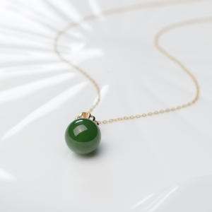 18K金镶钻山料和田碧玉圆珠项链