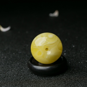 蜜蜡平安扣吊坠