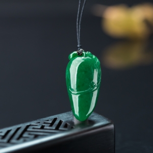 糯种深绿翡翠辣椒吊坠