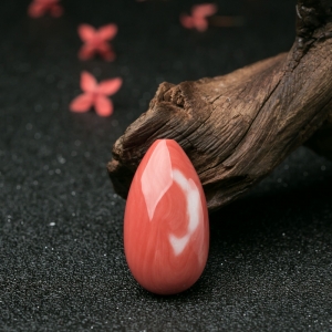 MOMO珊瑚水滴吊坠