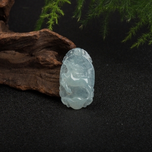 糯冰种翡翠午马吊坠