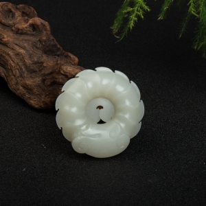 籽料和田玉如意吊坠